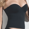 Camisete feminina preta tomara que caia com bojo vista frontal no corpo