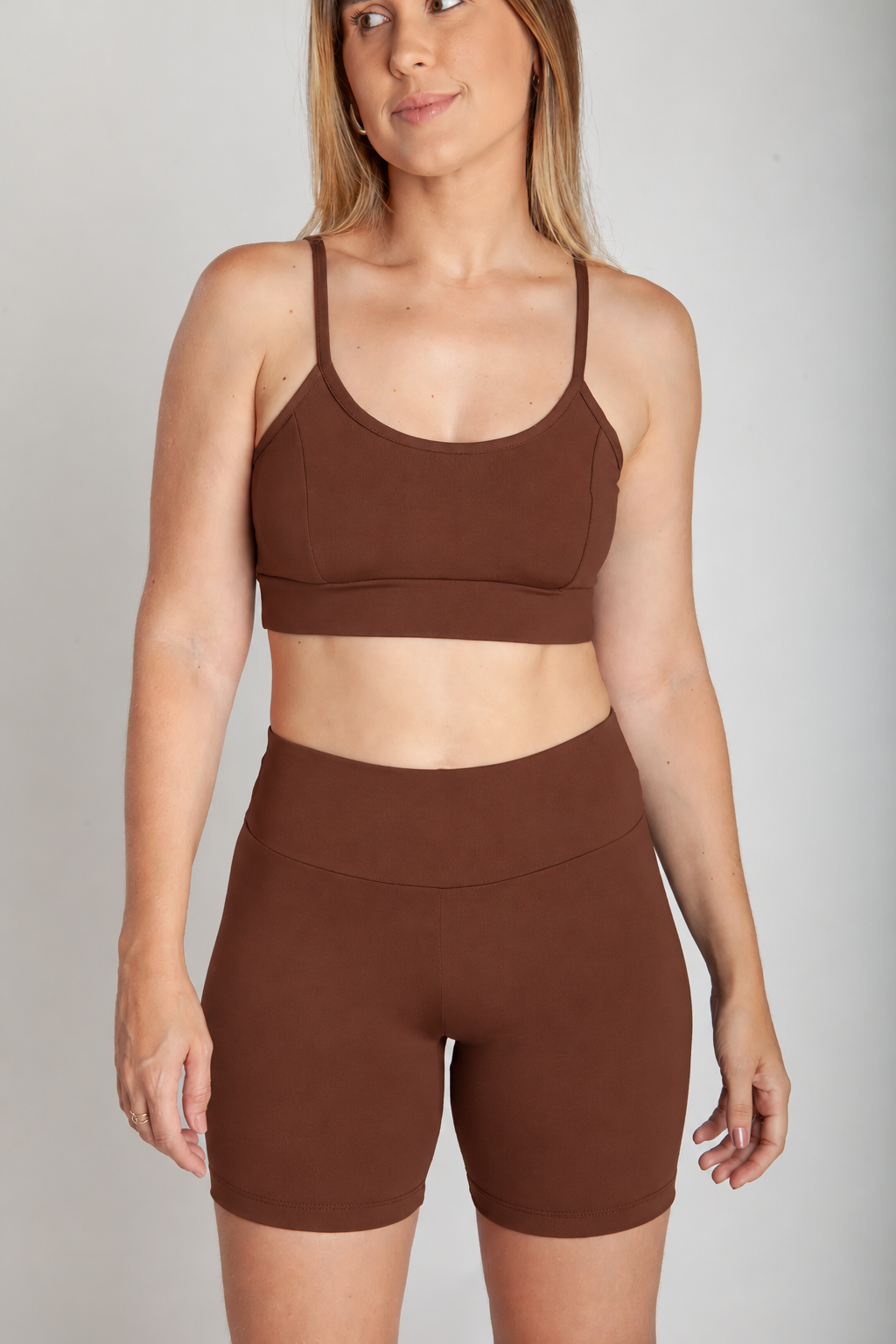 Top fitness feminino cappuccino vista frontal