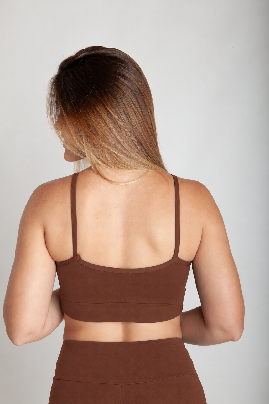 Top fitness feminino cappuccino vista costas