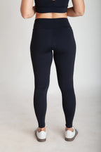 Legging fitness feminina preta em Nagoya vista costas