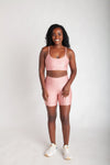Bermuda fitness feminina básica rosa callas em Wonder vista frontal corpo inteiro