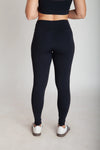 Legging fitness feminina preta básica em Nagoya vista costas