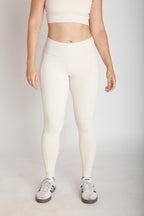 Legging fitness feminina off white em Nagoya vista frontal