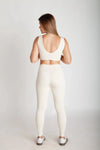 Cropped fitness feminino costa cavada off white em Nagoya para academia vista costas