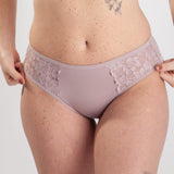 3143 - Calça com Detalhe em Renda